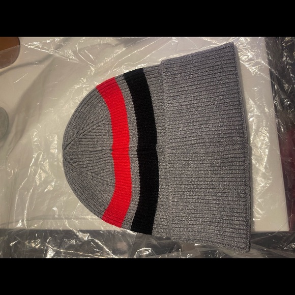 grey and red burberry hat - Picture 2 of 2